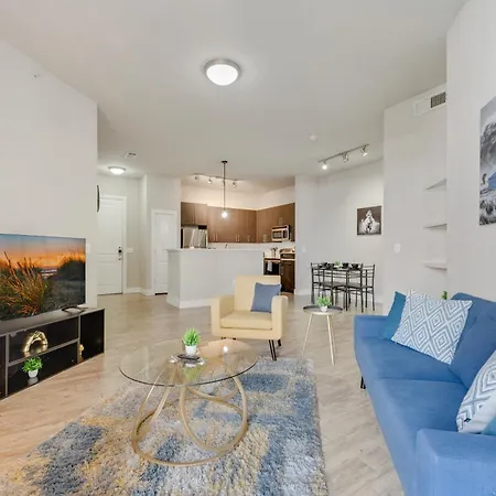 Spacious 2Bri Pool I Gym I Free Parking Iworkspace